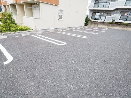 セレーノみのりCの駐車場