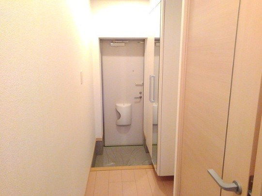 セレーノみのりCの玄関