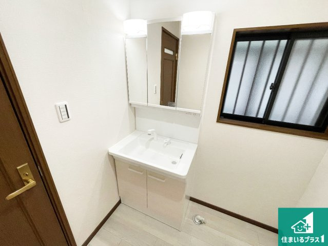 伊丹市瑞穂町　中古一戸建ての独立洗面台|掃除のしやすい洗面台で毎日清潔！

