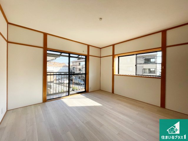 伊丹市瑞穂町　中古一戸建ての洋室|シンプルな洋室は、自分好みのインテリアが楽しめます♪