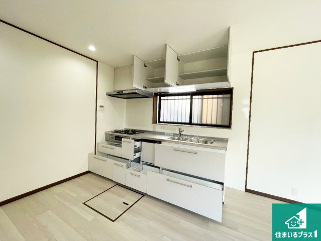 伊丹市瑞穂町　中古一戸建てのキッチン|広くて使い勝手の良いキッチン！
