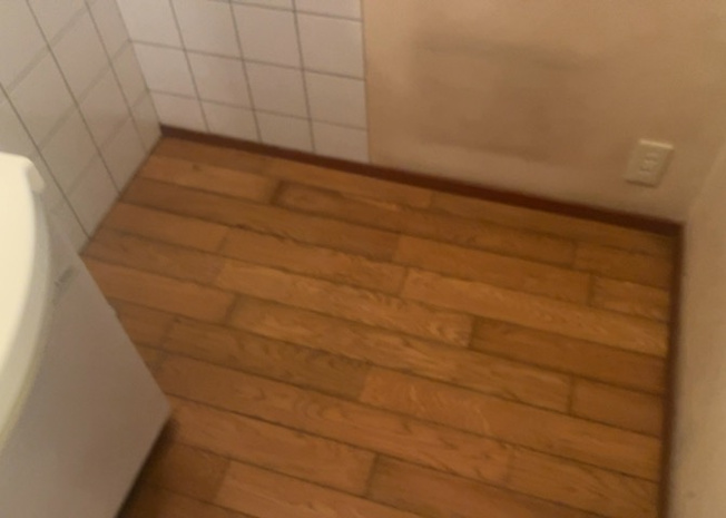 【脱衣所】 | 多くの戸建て住宅で見かける洗面脱衣所は、洗面台と洗濯機が2畳ほどのスペースに並べられていて、洗面所が脱衣所を兼ね備えている間取りが一般的です。お客様が利用することもある、パブリックな空間でもあります。