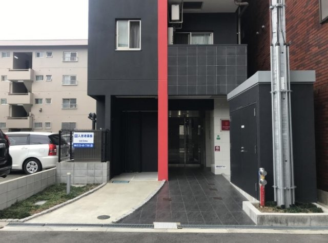グランパシフィック木川東のエントランス