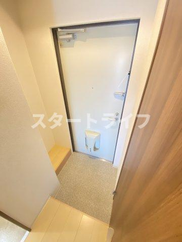 大阪市東淀川区淡路３丁目の賃貸マンションの玄関