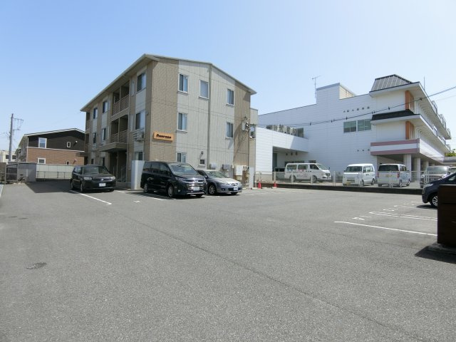 サンローザの駐車場