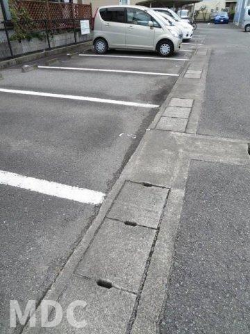 徳島市八万町内浜のアパートの駐車場