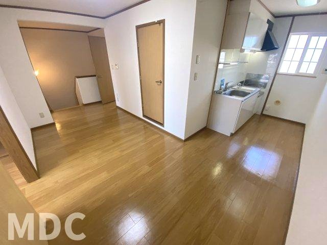 徳島市八万町内浜のアパートの居間・リビング