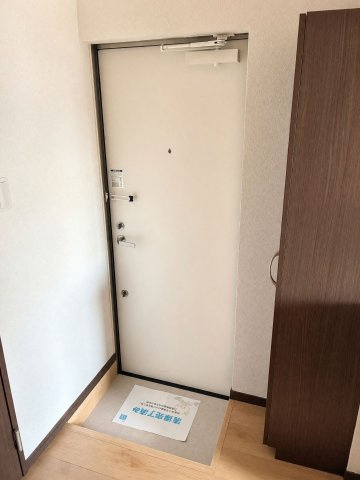 メゾンプランドール一ノ割　B200の玄関