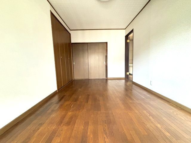 西板持町2丁目戸建の洋室