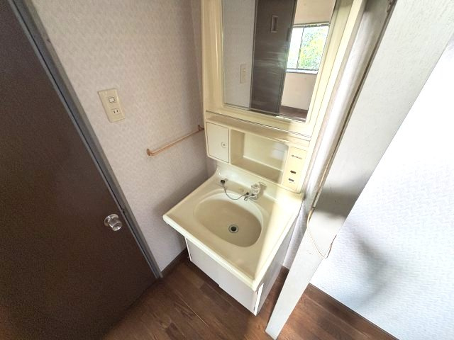 西板持町2丁目戸建の洗面所