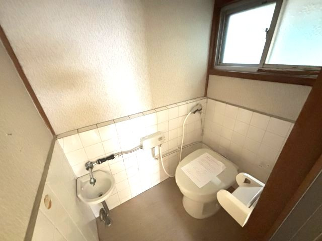 西板持町2丁目戸建のトイレ