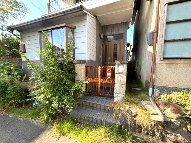 西板持町2丁目戸建のエントランス