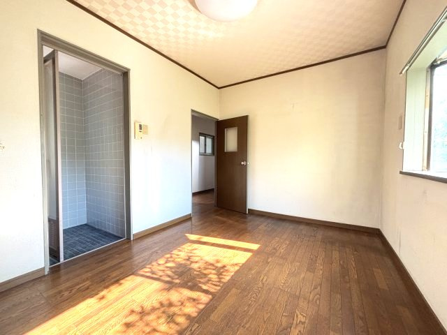 西板持町2丁目戸建の洋室