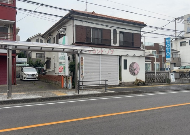 【外観】 | 土地購入を検討されている場合、境界杭がない状態で購入してしまうと境界確定測量をする必要があり、費用がかかります。購入の前に、売主、隣土地所有者立ち合いのもと境界を確定し境界杭を設置するのがベストです。