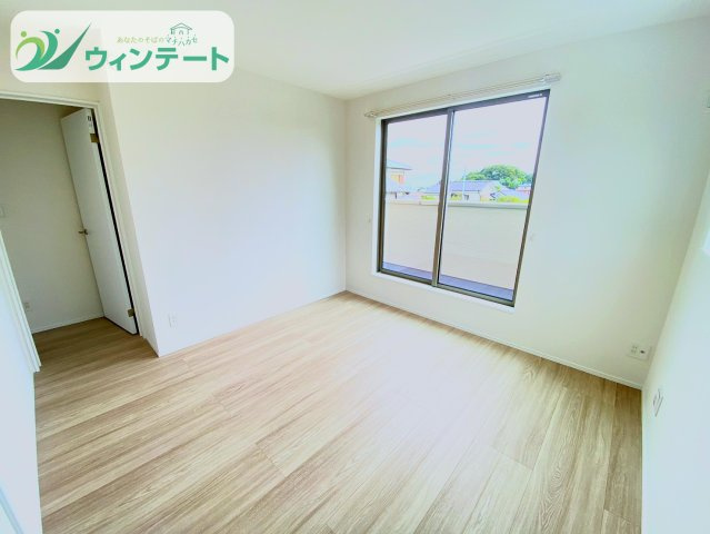 土浦市真鍋5丁目2086番　新築戸建　B号棟の洋室|2階の各洋室は明るく通風も良好。寝室・子ども部屋・書斎など、ライフスタイルに合わせて多目的に使えます。