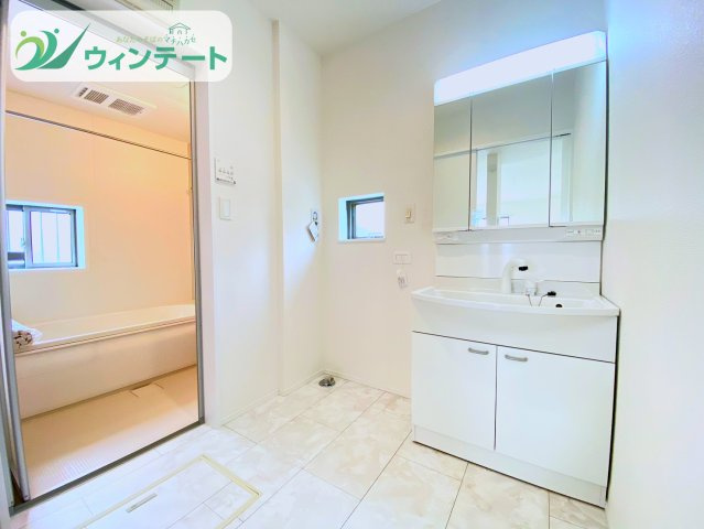 土浦市真鍋5丁目2086番　新築戸建　B号棟の独立洗面台|お手入れがしやすい洗面台。清潔感あるホワイトカラーで、明るく爽やかな空間です。