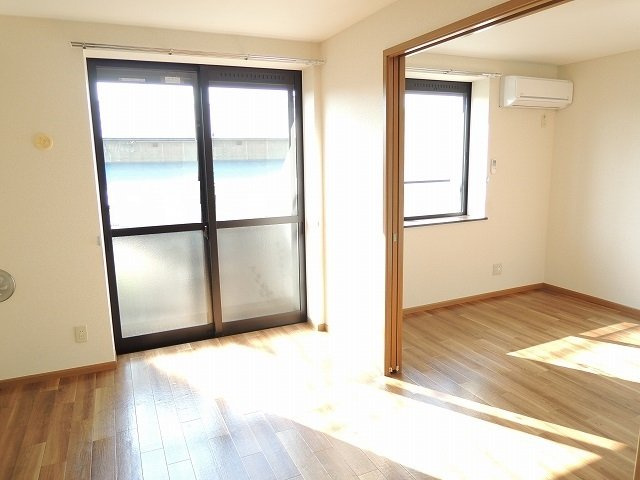 内装は落ち着いています