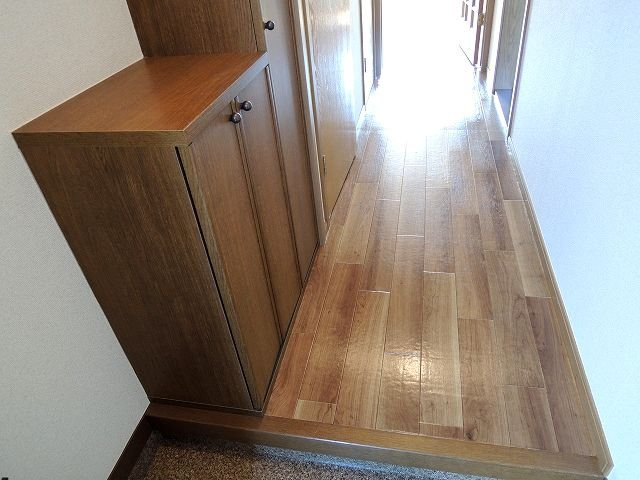 収納もある玄関です