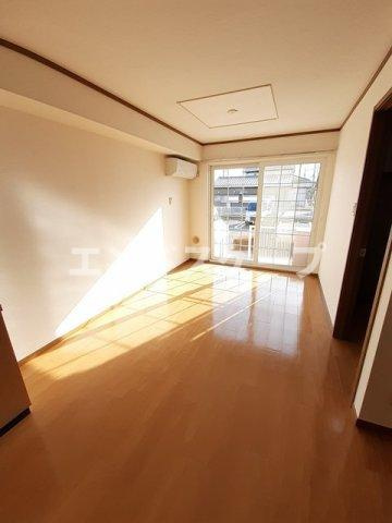 エヴァーグリーンⅠの居間・リビング|高崎、前橋のお部屋探しはエンドスケープまで！お客様の理想お聞かせ下さい♪