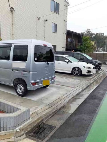 車をお持ちの方に嬉しい駐車場付きの物件です