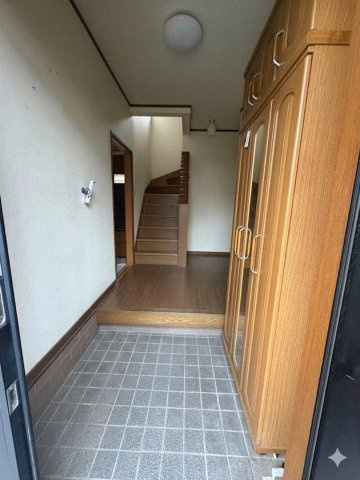 【中古×自分好みにプチオーダー】選べるリフォーム住宅の玄関|※現在下駄箱は撤去されております