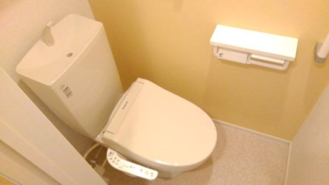 清潔感のあるトイレです