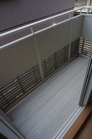 外からの目が気にならないバルコニーで洗濯物が干せます
