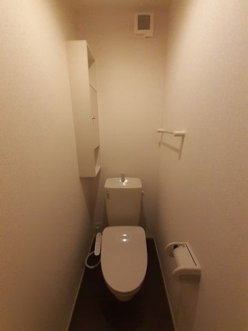 ゆったりとした空間のトイレです
