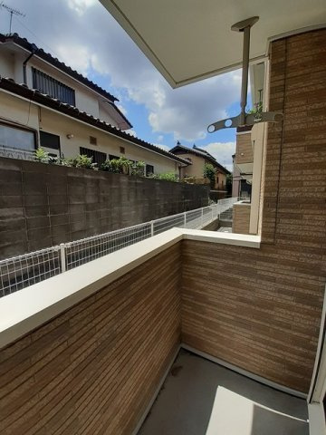 バルコニーからの眺めを楽しみながら食事をしませんか