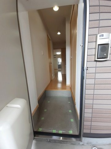 収納もある玄関です