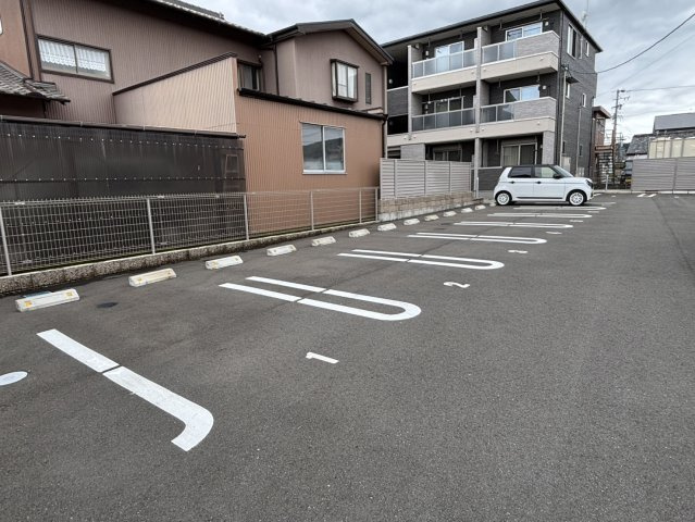 カーサ　ウィステリアの駐車場