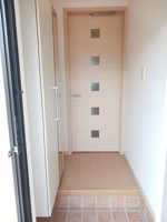 落ち着いた玄関です