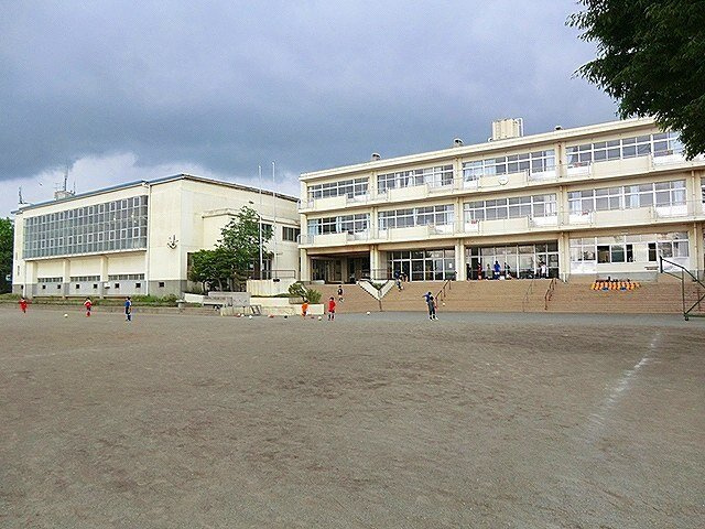 伊勢原市立成瀬小学校まで75m