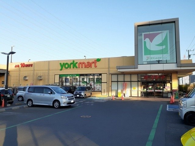 ヨークマート伊勢原成瀬店まで600m