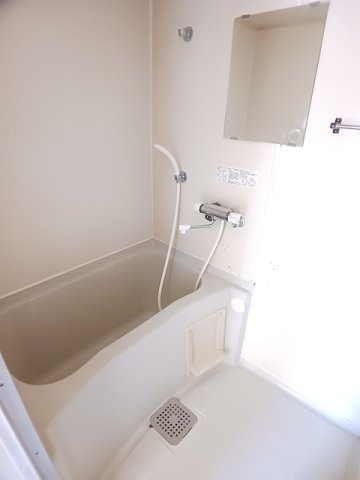 コンパクトで使いやすいお風呂です