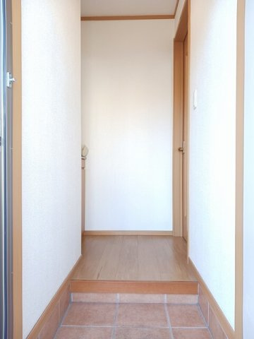収納もある玄関です