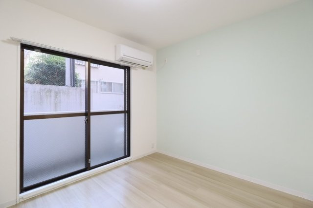 個人の部屋や寝室として使える洋室です