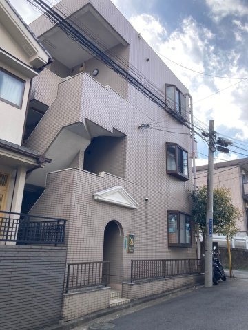 落ち着いた雰囲気の外観です