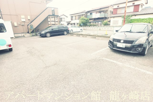 プランドール鈴木の駐車場
