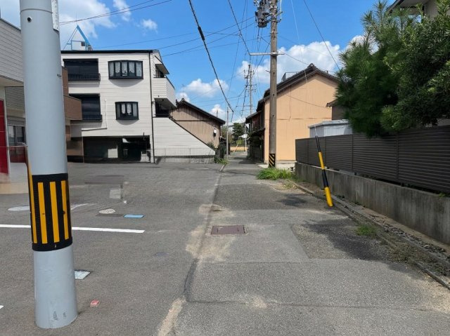 常滑市大野町4丁目　中古戸建の前面道路含む現地写真