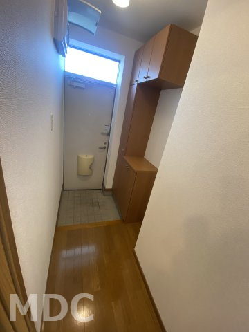徳島市八万町大坪のアパートの玄関