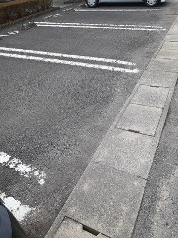 徳島市八万町大坪のアパートの駐車場