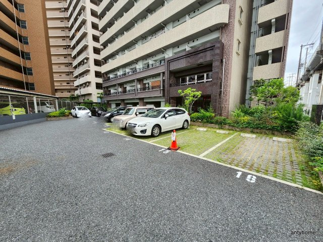 スプランディッド2　仲介手数料無料の駐車場
