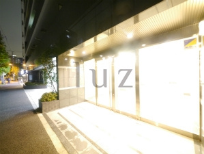 ジーコンフォートウエスト新横浜のエントランス