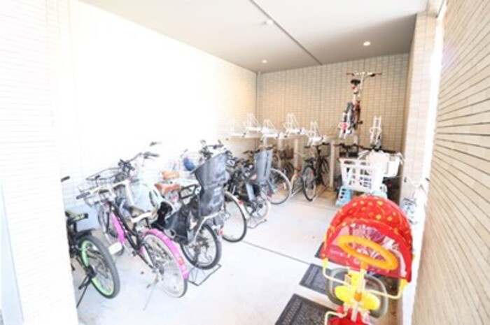 アンプルールのその他共用部分|駐輪場
