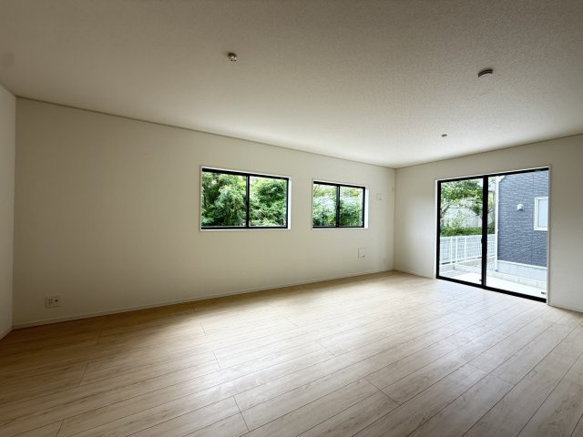 沖縄市胡屋　第1（全13棟）11号棟の居間・リビング|※9号棟（同施工会社写真です）