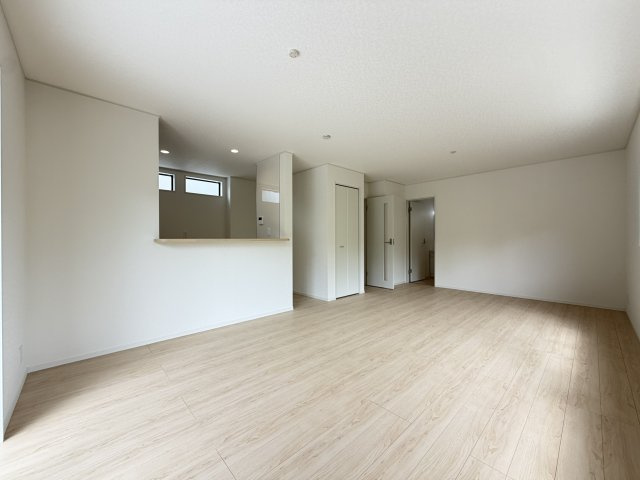 沖縄市胡屋　第1（全13棟）11号棟の玄関|※9号棟（同施工会社写真です）
