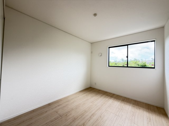 沖縄市胡屋　第1（全13棟）11号棟の洋室|11号棟　洋室5.7帖+収納付き♪