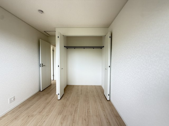 沖縄市胡屋　第1（全13棟）11号棟の収納|11号棟　洋室5.7帖+収納付き♪