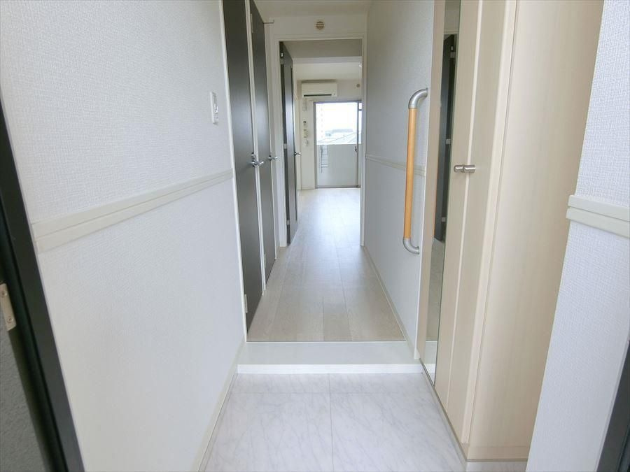 グランベールさくら小路の玄関